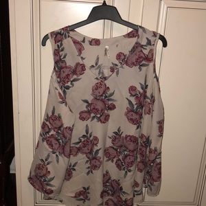 Long sleeve blouse with shoulders out